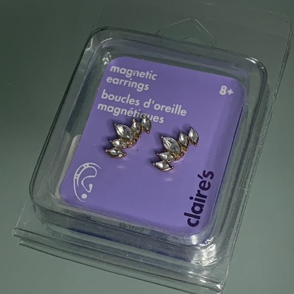 ‼️$𝟓-𝐚𝐝𝐝 𝐨𝐧: Beautiful Magnetic Earrings - Picture 1 of 2